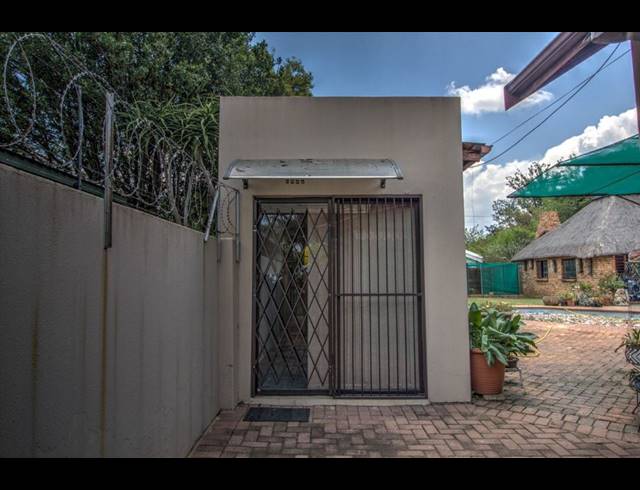 3 BEDROOM HOUSE FOR SALE IN KEMPTON PARK AH
